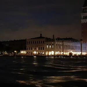 Mariangela Artist's Venise
